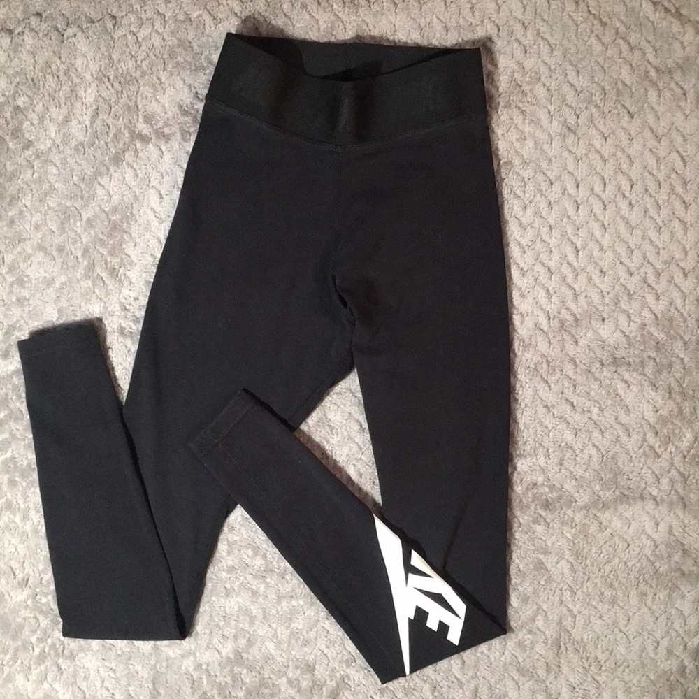 Nike Women’s Highwaisted Leggings